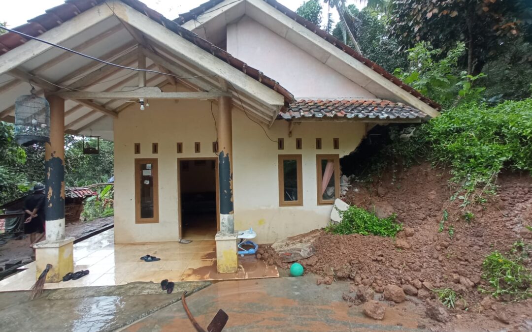 Bersiap Hadapi Musim Hujan: Potensi Bencana Longsor di Desa Papayan Kecamatan Jatiwaras Kabupaten Tasikmalaya