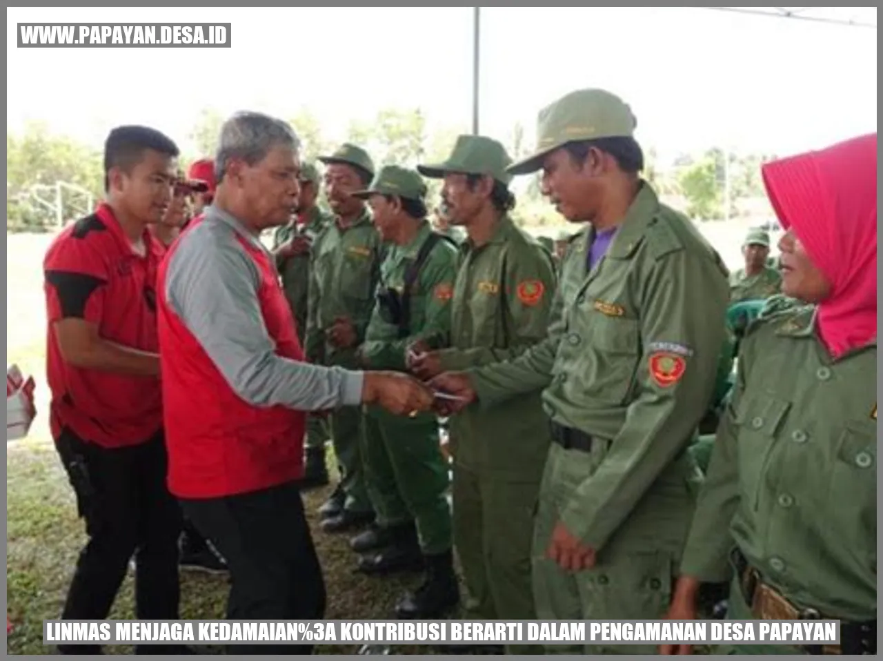 Linmas Menjaga Kedamaian: Kontribusi Berarti dalam Pengamanan Desa Papayan